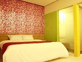 Onasis Bed, Resting, And Spa Kuta